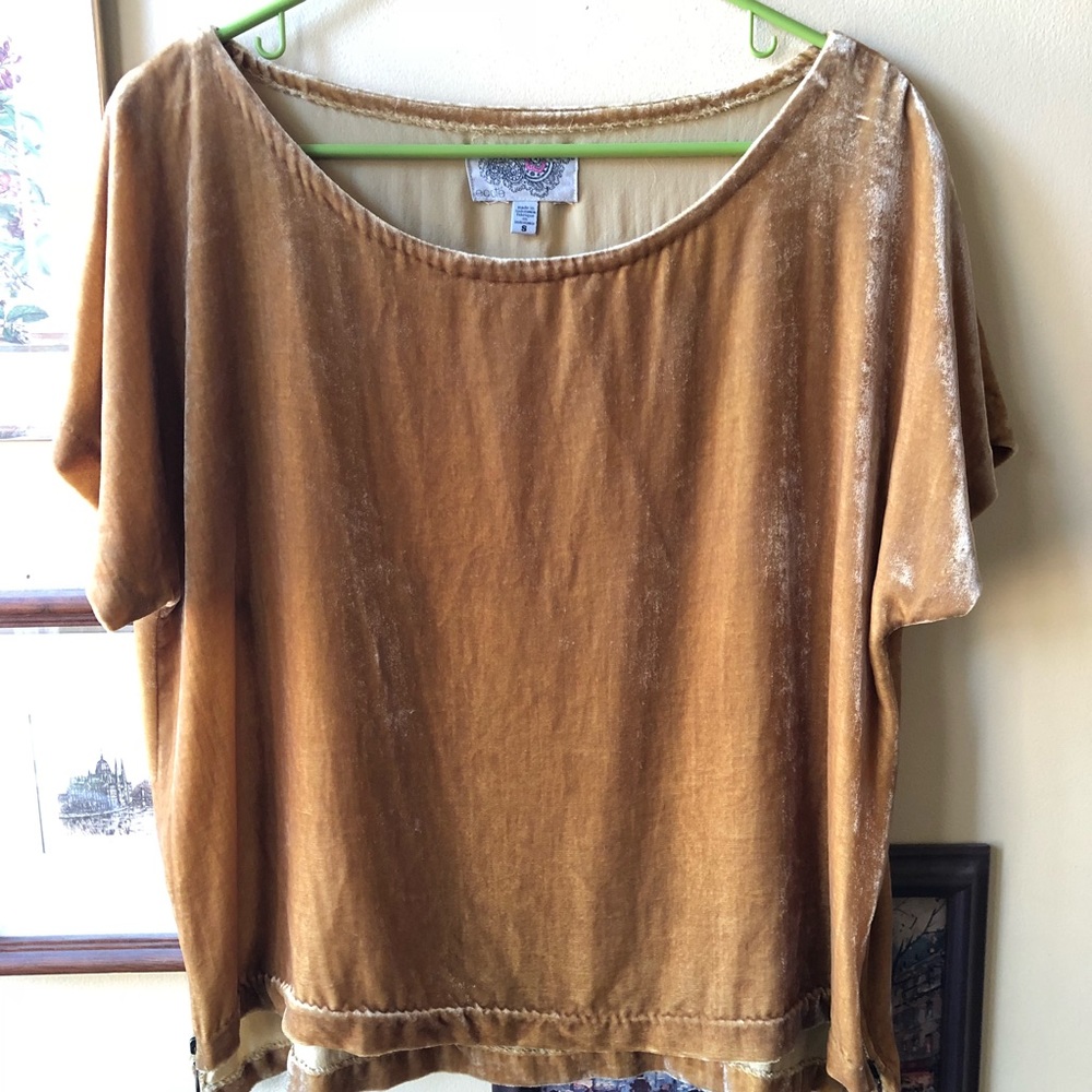 Ecote Yellow Gold Crushed Velvet Top